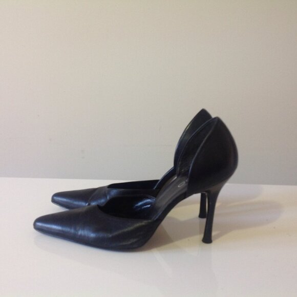 Black Pointy toed Pumps Size 9 - Picture 2 of 4